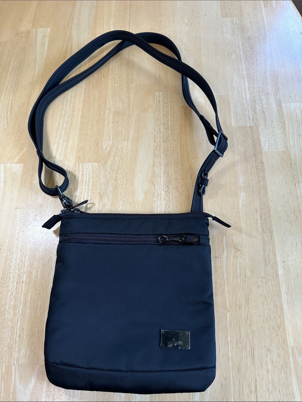 PACSAFE CitySafe CS-Series Antitheft RFID black travel bag